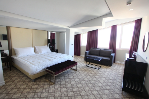 Hotel SENATOR (Tirana)
